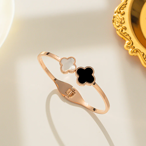 Black And White Clover Bracelet Gold