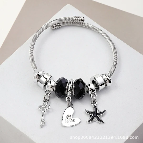 Elegant asymmetric bracelet 