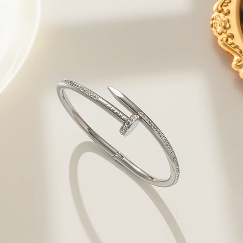 Category: Bracelets Metal: Stainless Steel Plating: 18K gold plated, electroplating Pattern: Ellipse Weight: 20g 