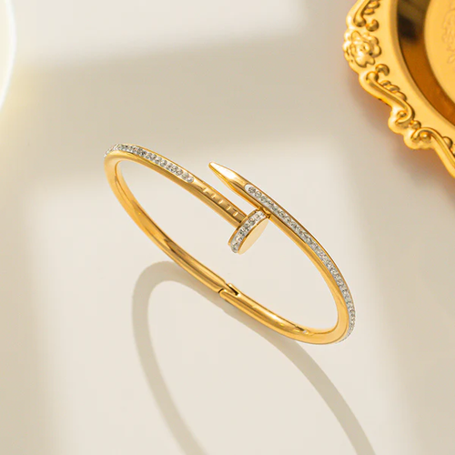 Category: Bracelets Metal: Stainless Steel Plating: 18K gold plated, electroplating Pattern: Ellipse Weight: 20g 